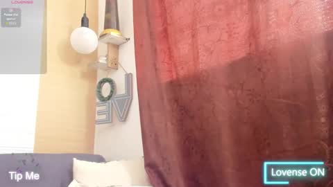 Scarlet  online show from November 15, 2025, 7:43 pm