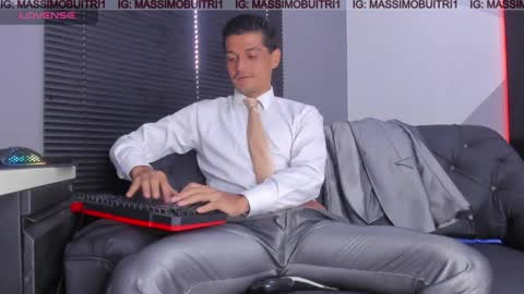 I am Massimo online show from April 20, 2026, 1:14 pm