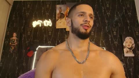 massimo_greco2 online show from November 19, 2025, 9:37 pm