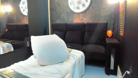 massimowalton2 online show from January 25, 2025, 3:30 pm