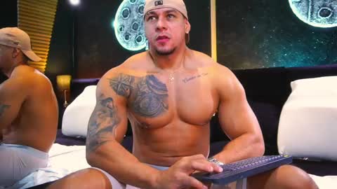 massimowalton2 online show from September 25, 2025, 2:43 pm