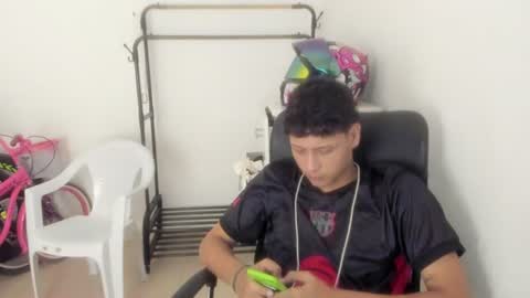 Snapshot of master_billy1 chatting on June 17, 2026, 5:21 am master_billy1 online show from June 17, 2026, 5:21 am