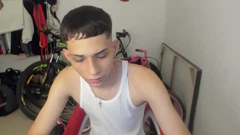 master_boy28 online show from April 18, 2026, 5:39 pm