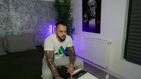 masterkingmuscle online show from December 18, 2025, 8:59 pm