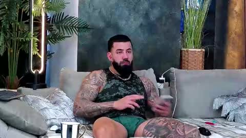 masterkingofmuscle online show from November 19, 2025, 9:42 am