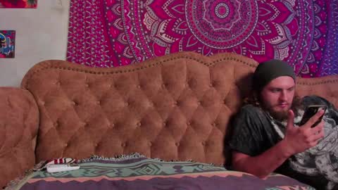   online show from October 5, 2025, 5:06 am