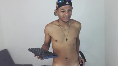Snapshot of masters_latins chatting on July 10, 2026, 1:47 pm masters_latins online show from July 10, 2026, 1:47 pm