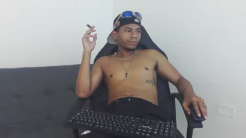 Snapshot of masters_latins chatting on July 28, 2026, 4:39 pm masters_latins online show from July 28, 2026, 4:39 pm