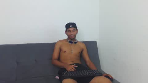 Snapshot of masters_latins chatting on July 28, 2026, 8:52 pm masters_latins online show from July 28, 2026, 8:52 pm