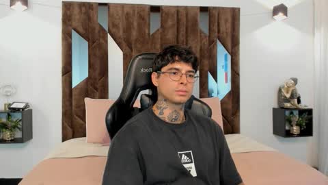 mateo_dilucajs1 online show from September 24, 2025, 7:28 pm