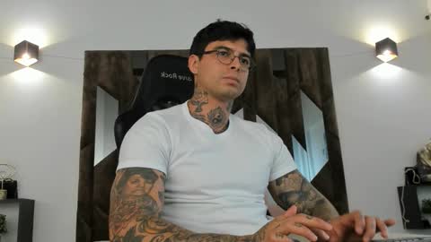 mateo_dilucajs1 online show from October 13, 2025, 9:04 pm