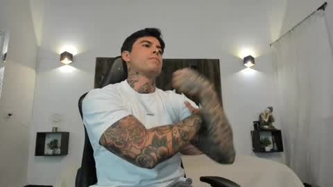 mateo_dilucajs1 online show from October 22, 2025, 9:03 pm