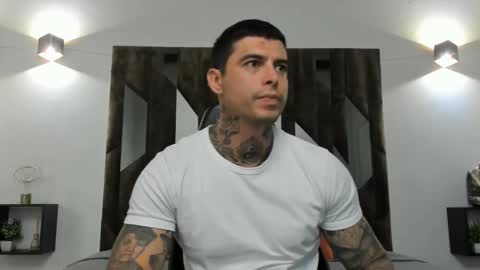 mateo_dilucajs1 online show from November 25, 2025, 10:26 am