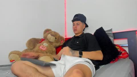 mateo_escobar online show from October 21, 2025, 12:55 am