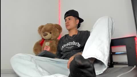 mateo_escobar online show from November 8, 2025, 9:35 pm