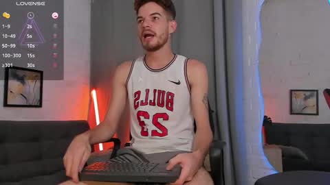 MATEO HUNTER online show from November 9, 2025, 4:33 am