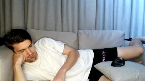 mateo_zeus online show from December 4, 2024, 5:16 am