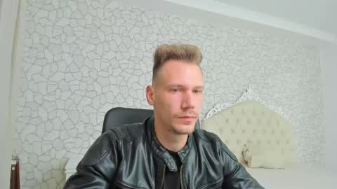 MateoBenjamin online show from December 4, 2024, 4:16 pm