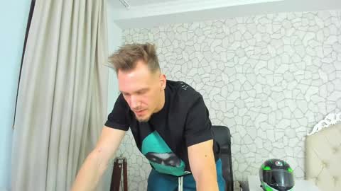 MateoBenjamin online show from February 5, 2025, 10:55 pm