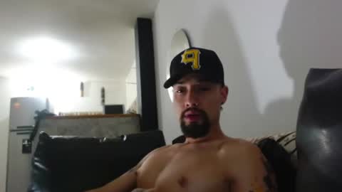 STRURIBE ON INSTAGRAM online show from December 30, 2024, 10:01 pm