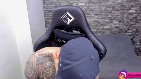 Mathew Independent model online show from November 25, 2025, 7:47 pm