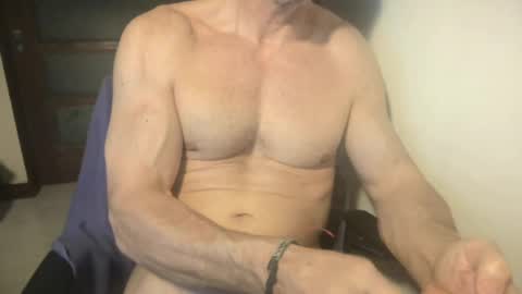 Snapshot of matiasmartin2030 chatting on July 13, 2026, 11:07 pm MatiasMatureMuscle online show from July 13, 2026, 11:07 pm