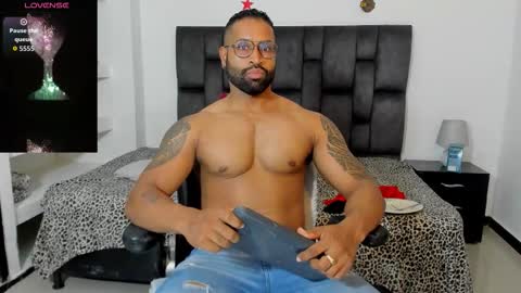 matt rodriguez92 online show from November 14, 2025, 9:46 pm