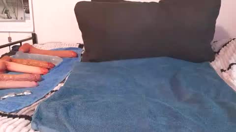 Snapshot of matten80 chatting on December 21, 2025, 8:32 am matten80 online show from December 21, 2025, 8:32 am