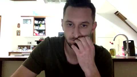 matti112 online show from November 25, 2025, 4:51 pm