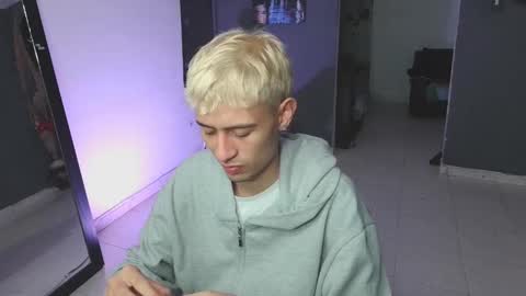 mattias     online show from February 25, 2025, 4:03 am