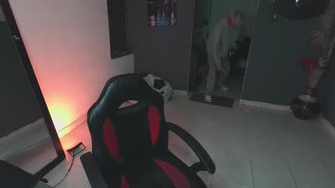 mattias     online show from March 6, 2025, 4:30 am