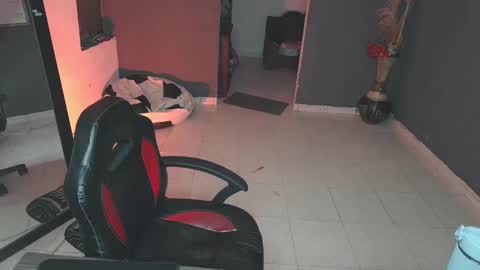 mattias     online show from March 10, 2025, 4:07 am