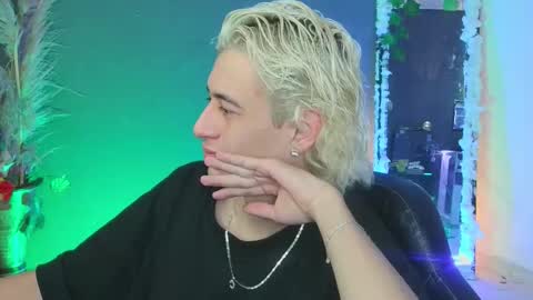 mattias     online show from October 5, 2025, 4:22 am