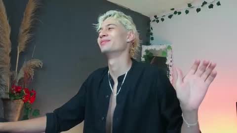 mattias     online show from October 19, 2025, 11:16 pm