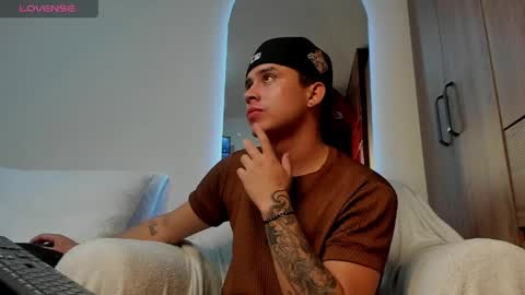 mattiwsmorris_ online show from April 22, 2026, 5:10 am