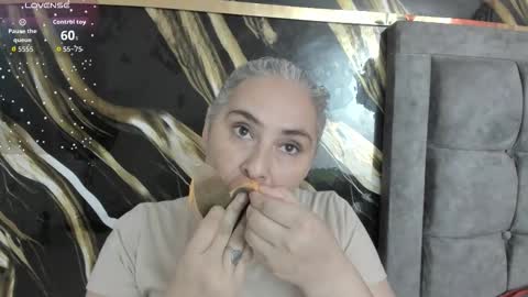 mature_gold online show from September 22, 2025, 12:29 pm