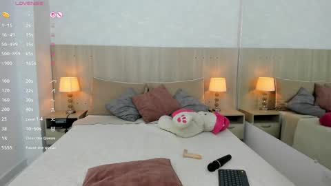 Vayolet Castro online show from April 18, 2026, 7:07 pm