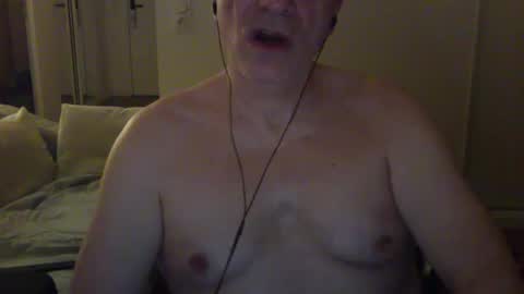 maturehotman online show from February 3, 2025, 10:00 pm