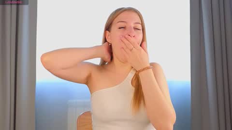 maureencoombs online show from September 10, 2025, 4:34 am