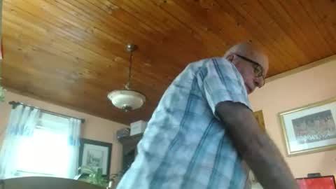 Snapshot of mauriceandre chatting on May 22, 2026, 12:44 pm Maurice online show from May 22, 2026, 12:44 pm