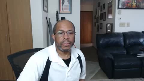 Snapshot of mauricewilson86 chatting on April 27, 2026, 12:08 am mauricewilson86 online show from April 27, 2026, 12:08 am