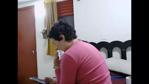 mauroluxandra online show from April 16, 2026, 10:12 pm