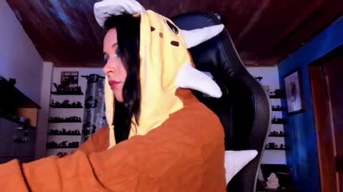 Hilary online show from November 3, 2025, 9:48 pm