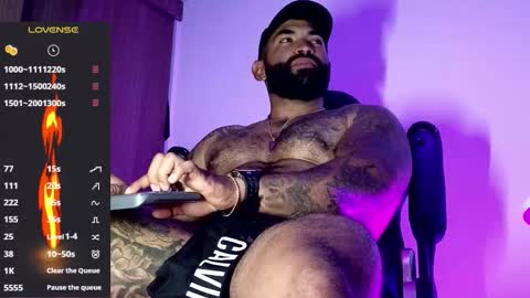 max__prada online show from December 19, 2025, 2:40 am