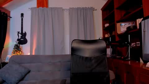 max D. online show from December 21, 2024, 9:58 pm