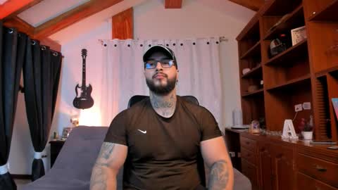 max D. online show from September 22, 2025, 12:18 pm