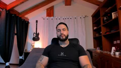 max D. online show from October 8, 2025, 11:46 pm