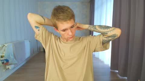 Snapshot of max_gen chatting on December 8, 2024, 6:11 am Max Gen with tats 24years And Ethan without tats 20 years online show from December 8, 2024, 6:11 am