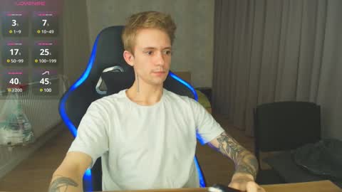 Snapshot of max_gen chatting on December 19, 2024, 5:29 pm Max Gen with tats 24years And Ethan without tats 20 years online show from December 19, 2024, 5:29 pm