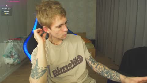 Snapshot of max_gen chatting on December 20, 2024, 9:50 pm Max Gen with tats 24years And Ethan without tats 20 years online show from December 20, 2024, 9:50 pm